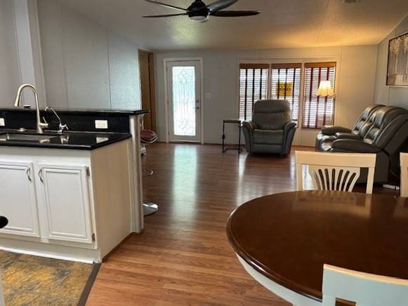 303 Winter Garden Court a Lake Alfred, FL Mobile or Manufactured Home for Sale